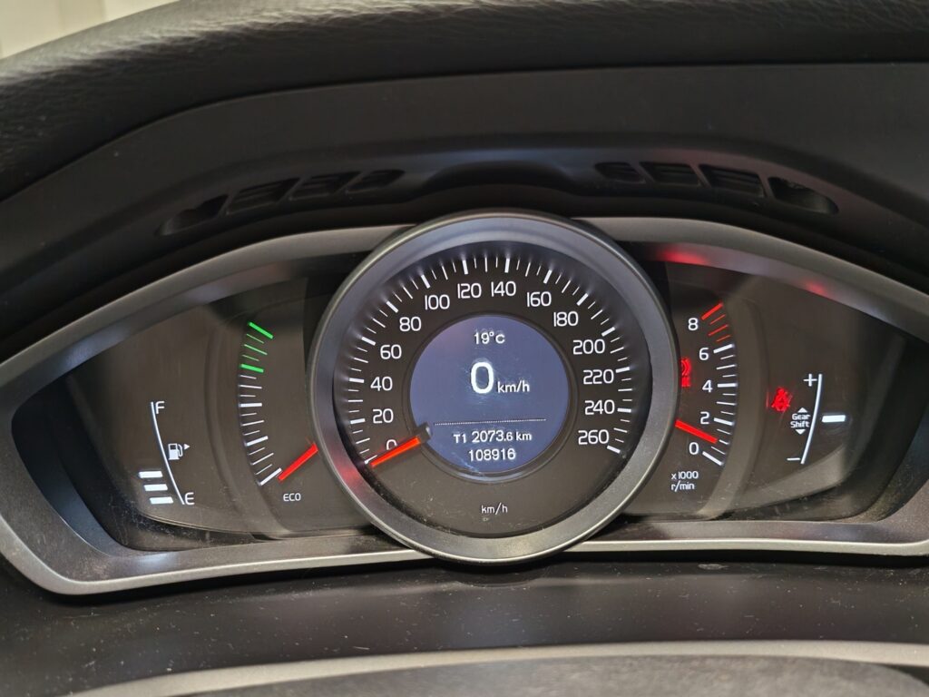 Volvo V40, image 8