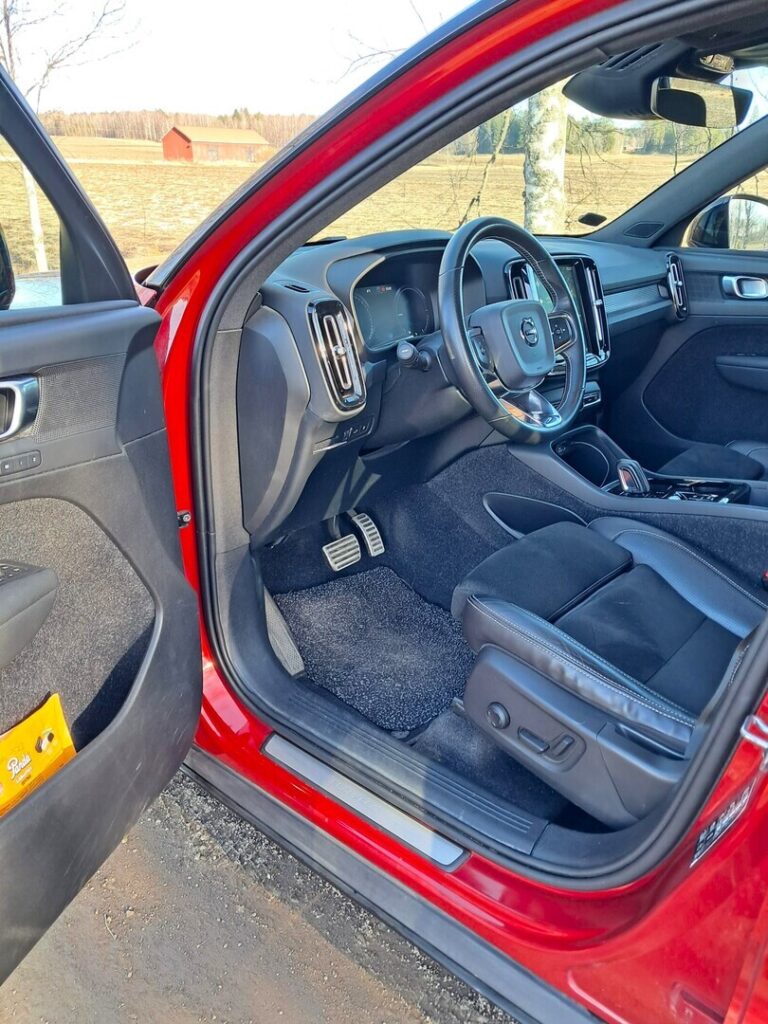 Volvo XC40, image 3