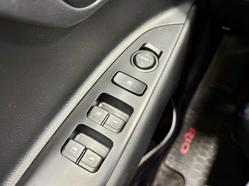 Kia Rio, image 21
