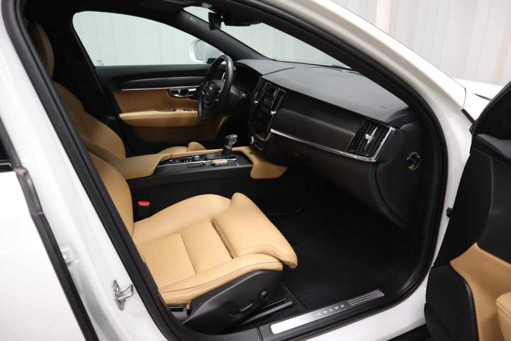 Volvo V90 Cross Country, image 15