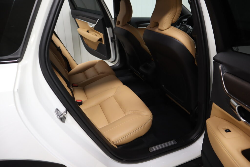 Volvo V90 Cross Country, image 16