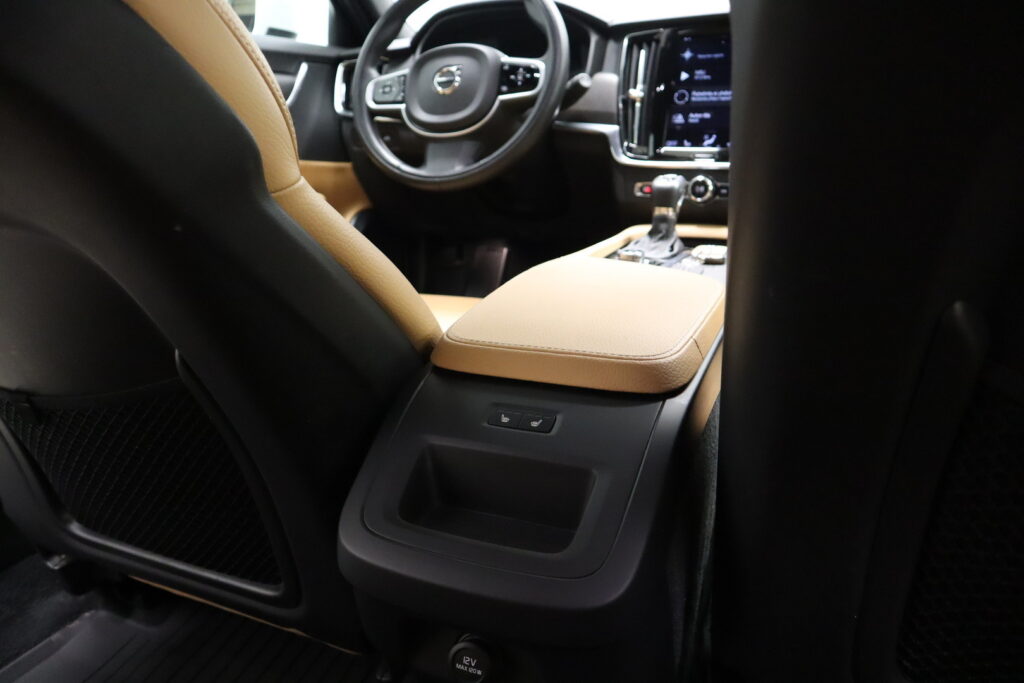 Volvo V90 Cross Country, image 17