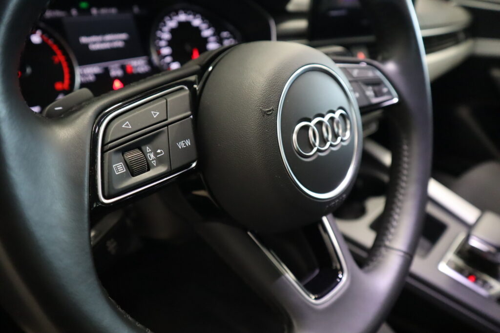 Audi A4, image 8