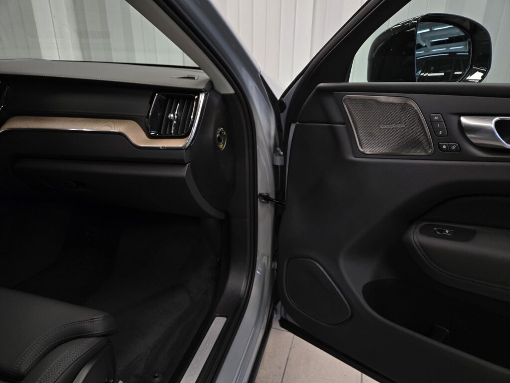 Volvo XC60, image 16