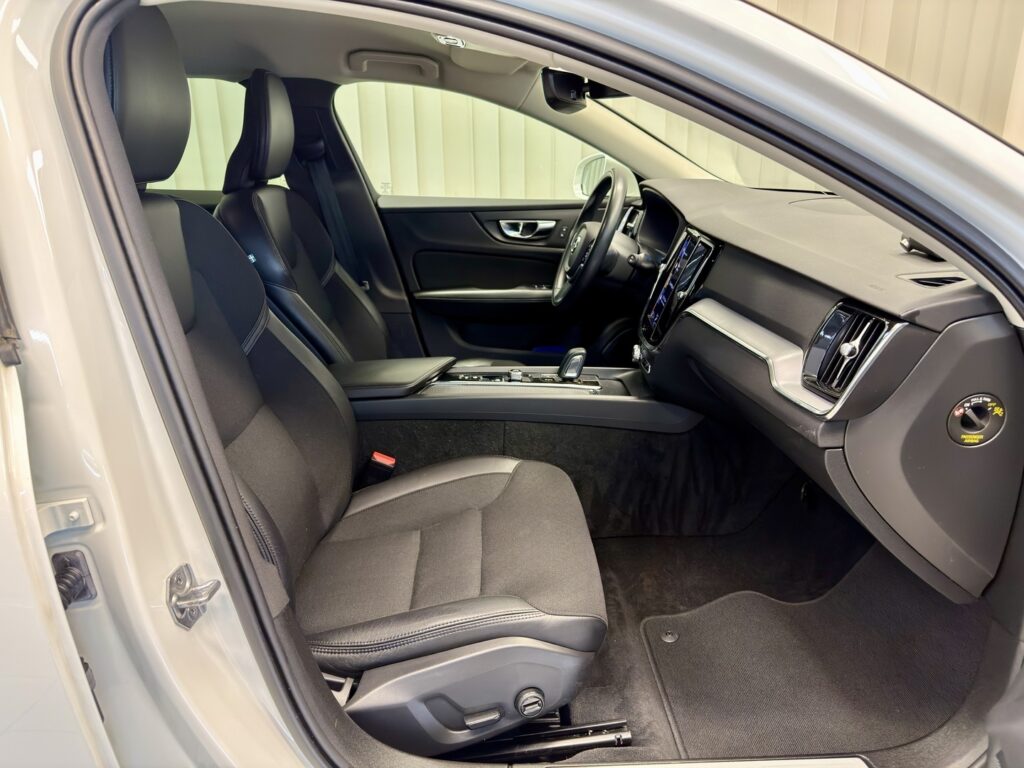 Volvo V60, image 12