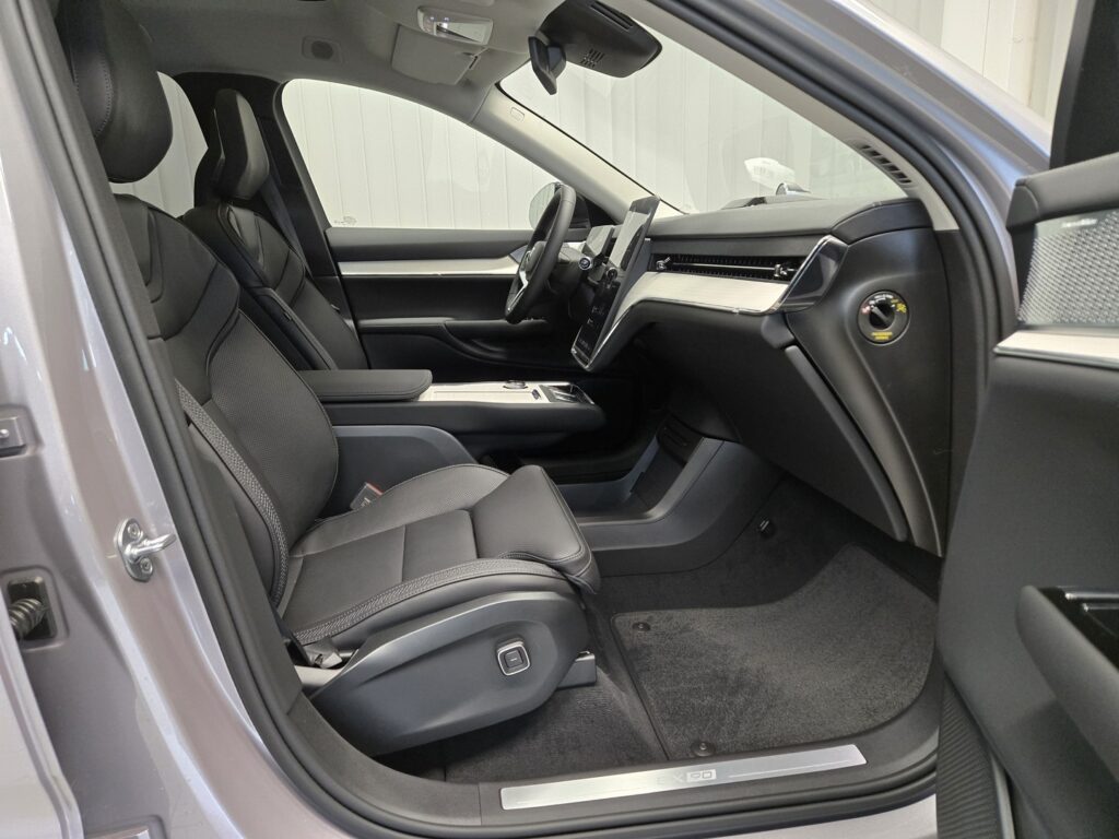 Volvo EX90, image 12