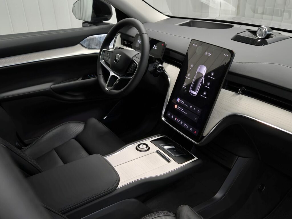 Volvo EX90, image 13