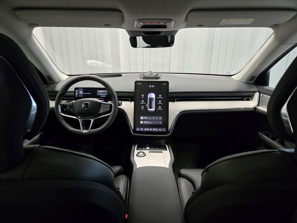 Volvo EX90, image 14