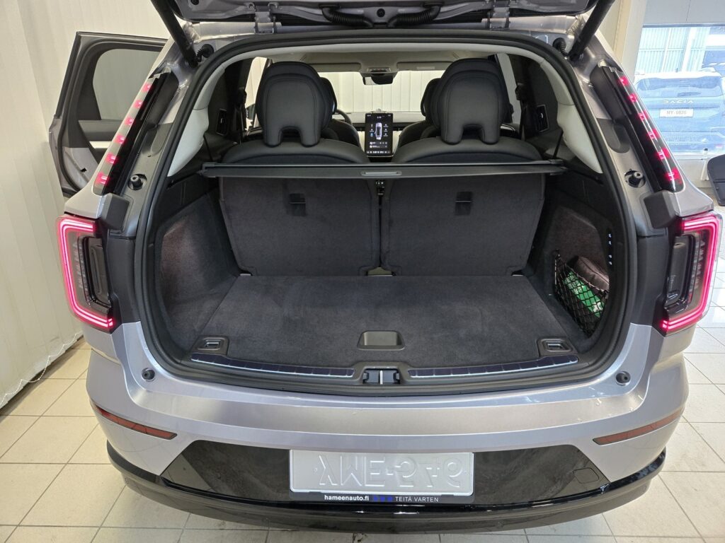 Volvo EX90, image 15