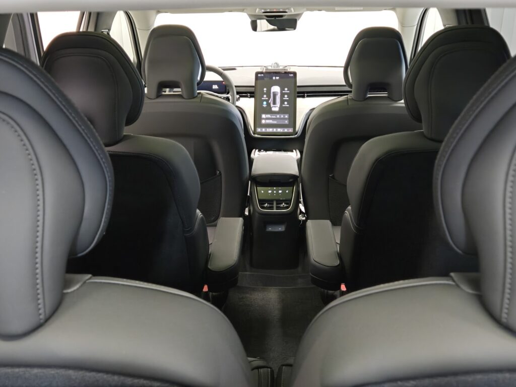Volvo EX90, image 16
