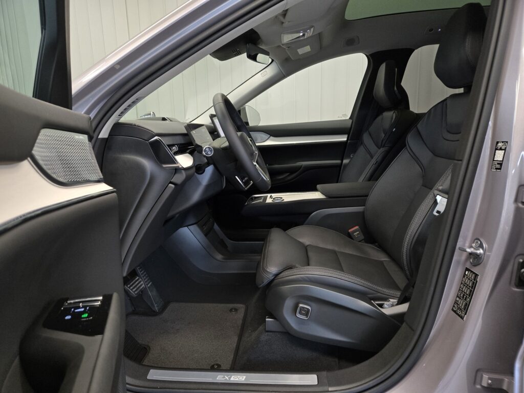 Volvo EX90, image 7