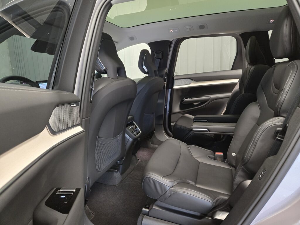 Volvo EX90, image 8