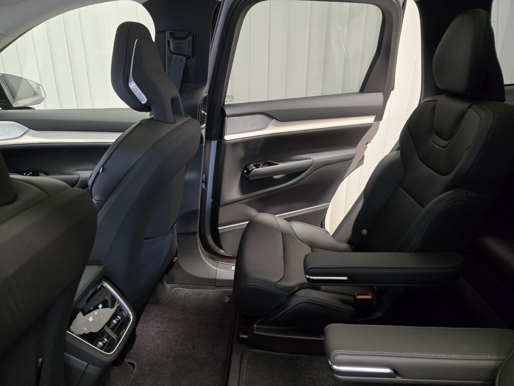Volvo EX90, image 9