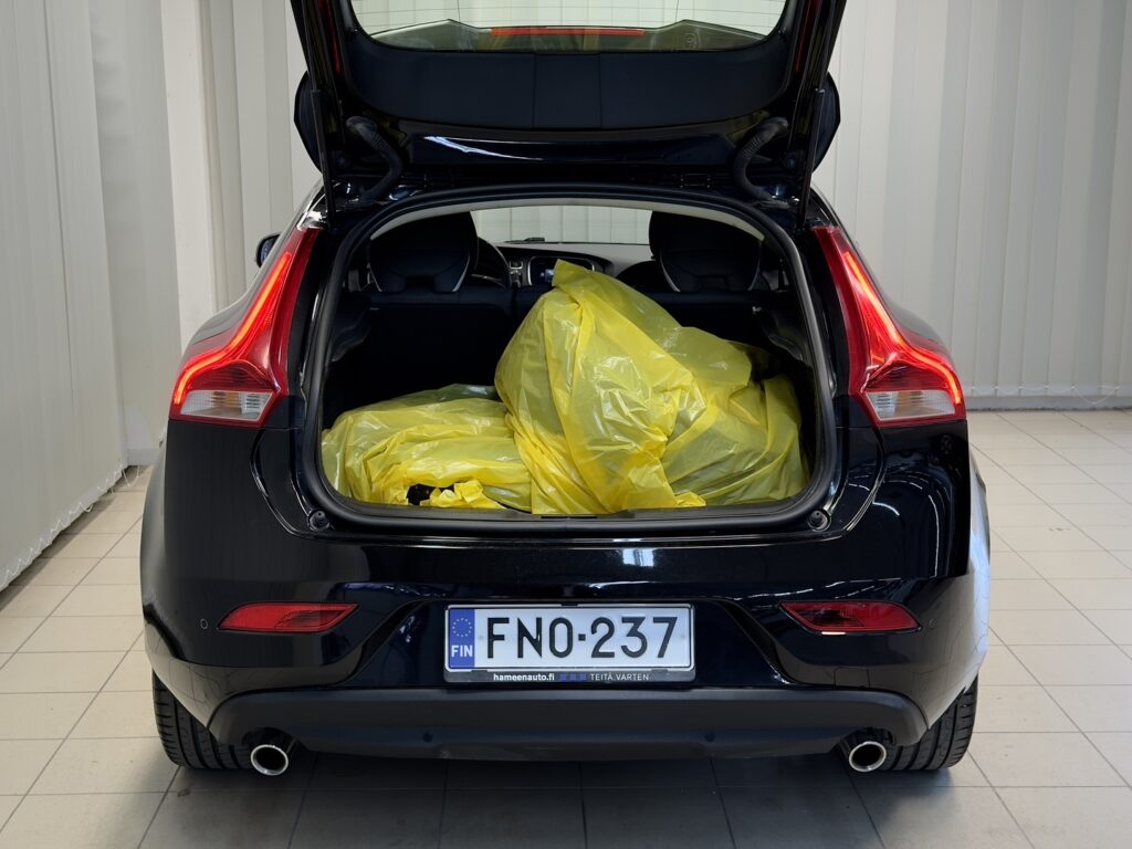 Volvo V40, image 16