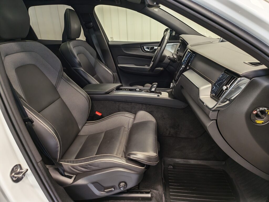 Volvo XC60, image 12