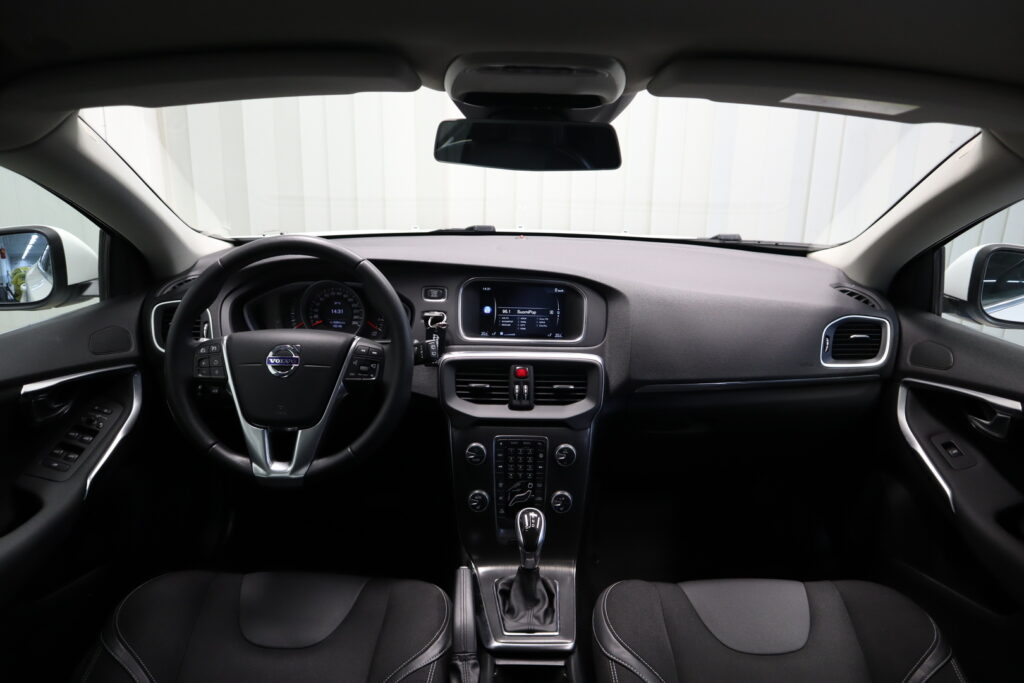 Volvo V40, image 16