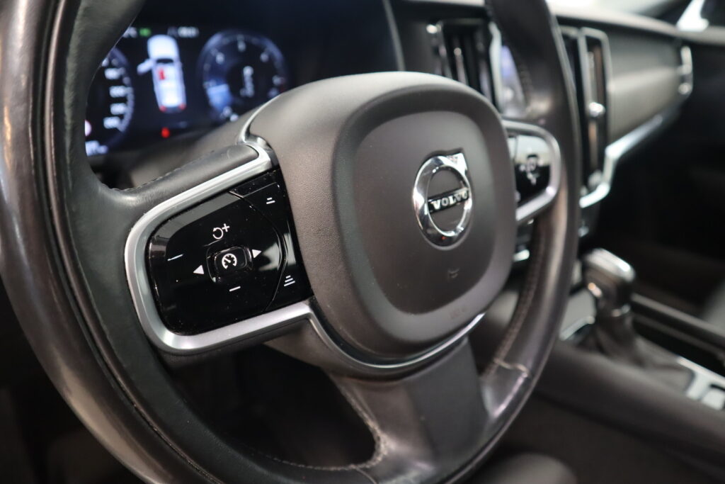 Volvo V90 Cross Country, image 10