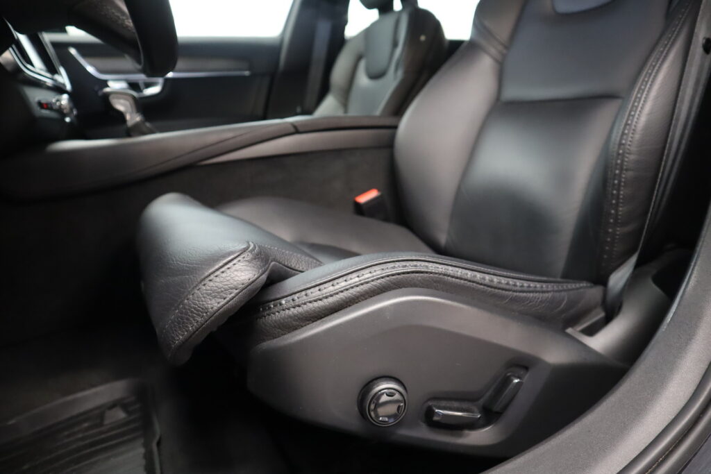 Volvo V90 Cross Country, image 11