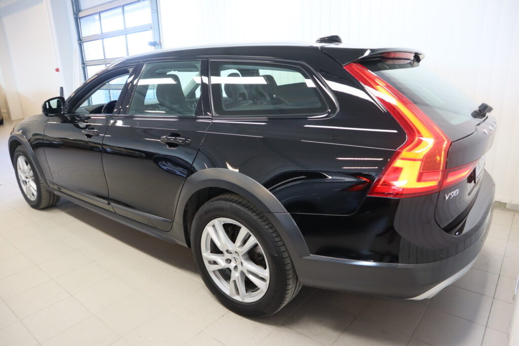 Volvo V90 Cross Country, image 2