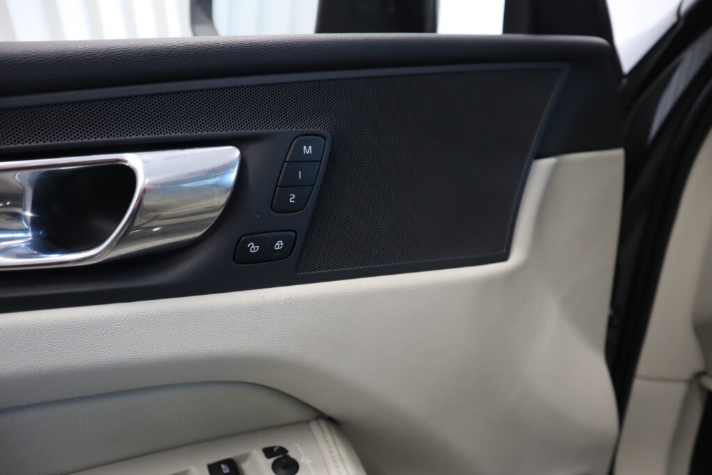 Volvo XC60, image 12