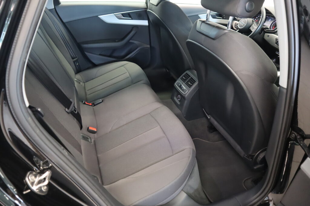 Audi A4, image 10
