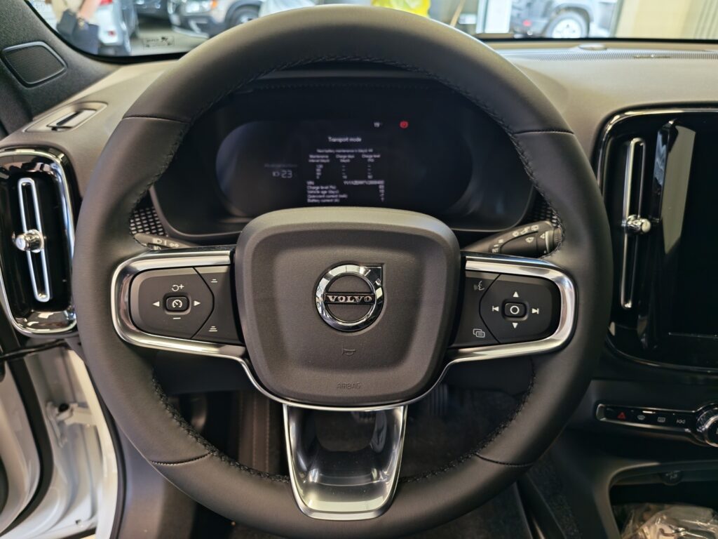 Volvo EX40, image 10