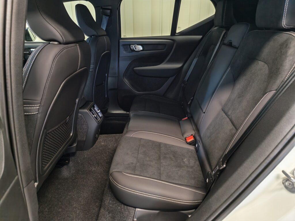 Volvo EX40, image 14