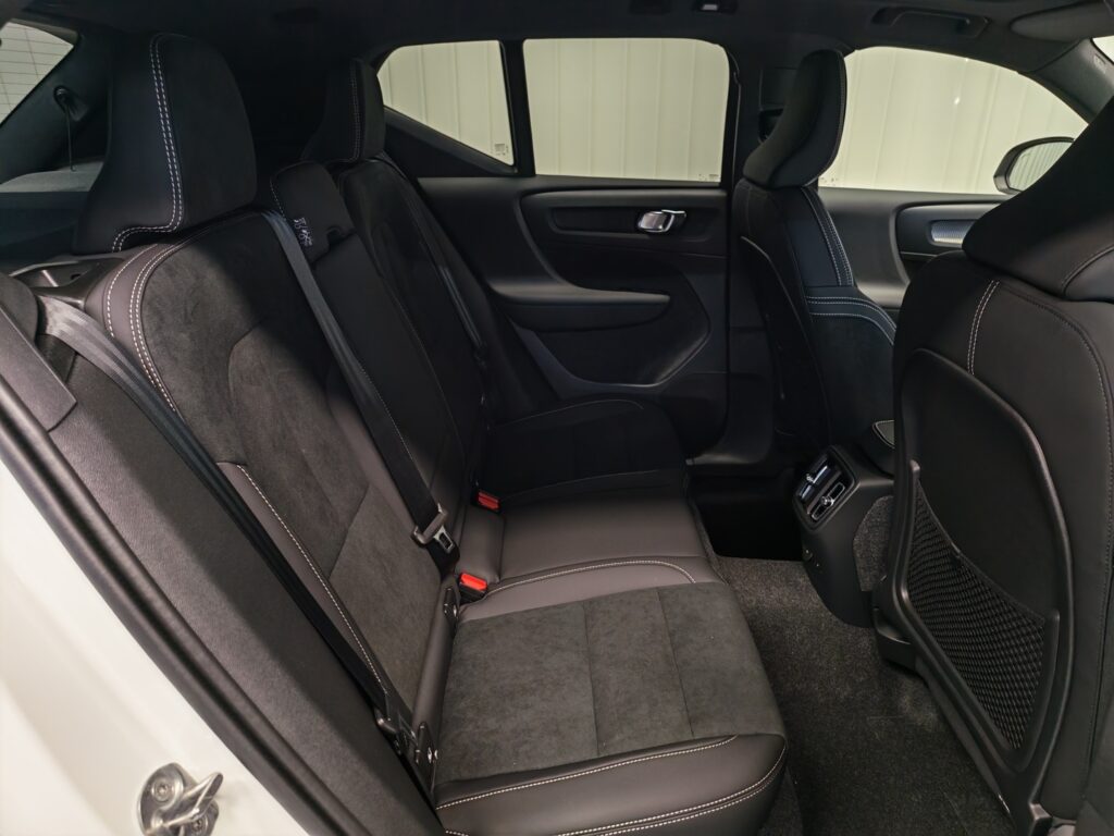 Volvo EX40, image 15