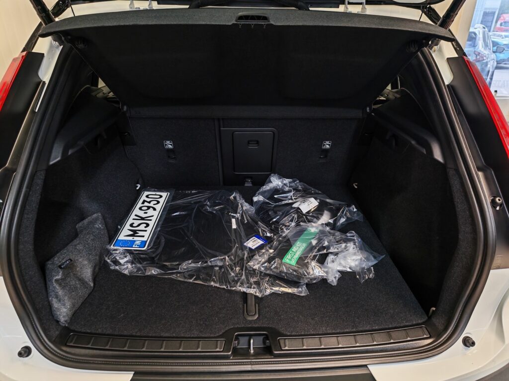 Volvo EX40, image 17