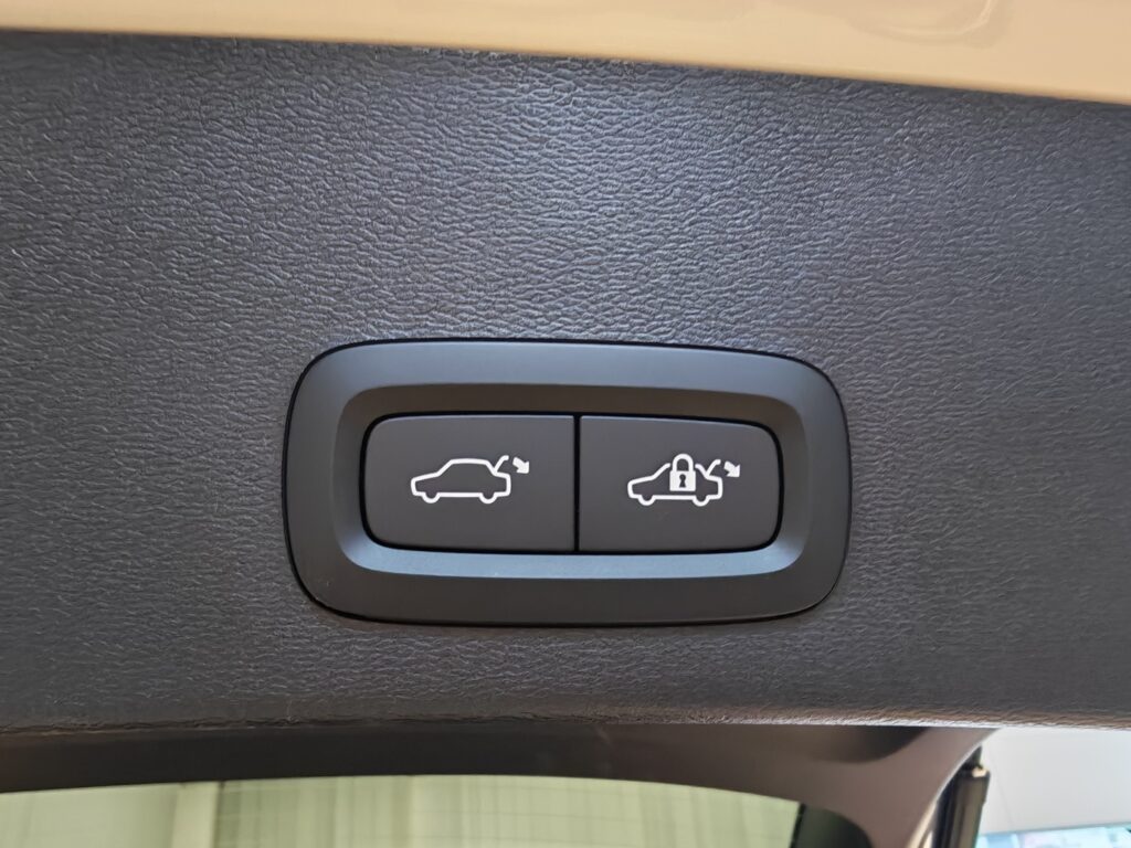 Volvo EX40, image 18