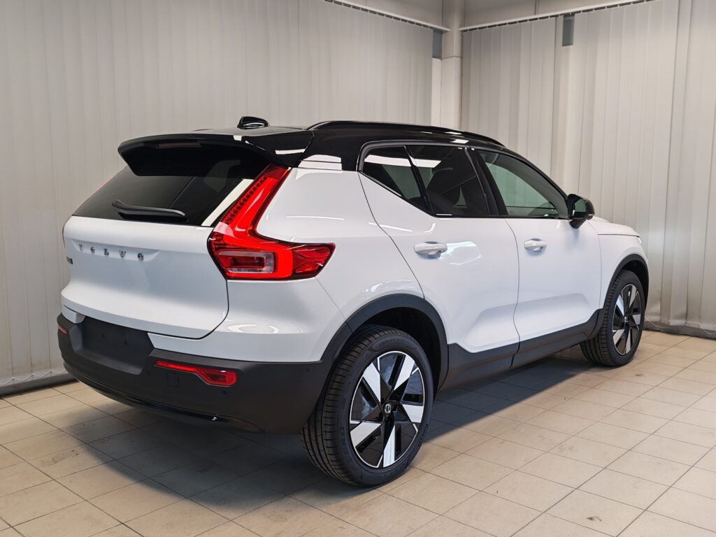 Volvo EX40, image 3