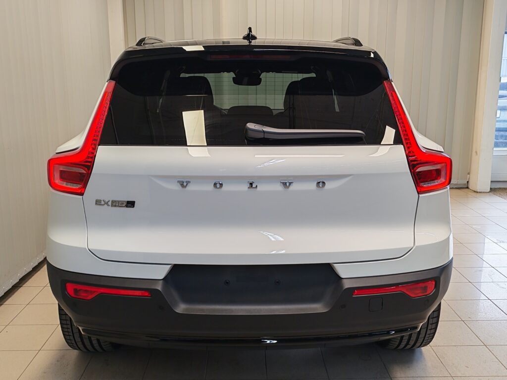 Volvo EX40, image 7