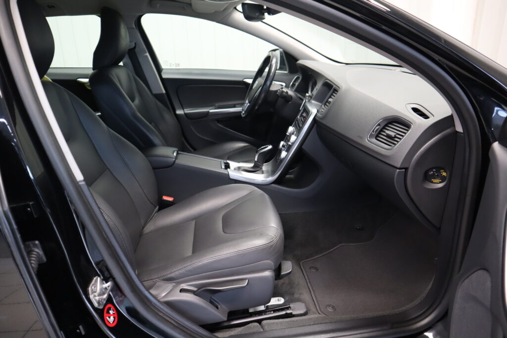 Volvo V60, image 16