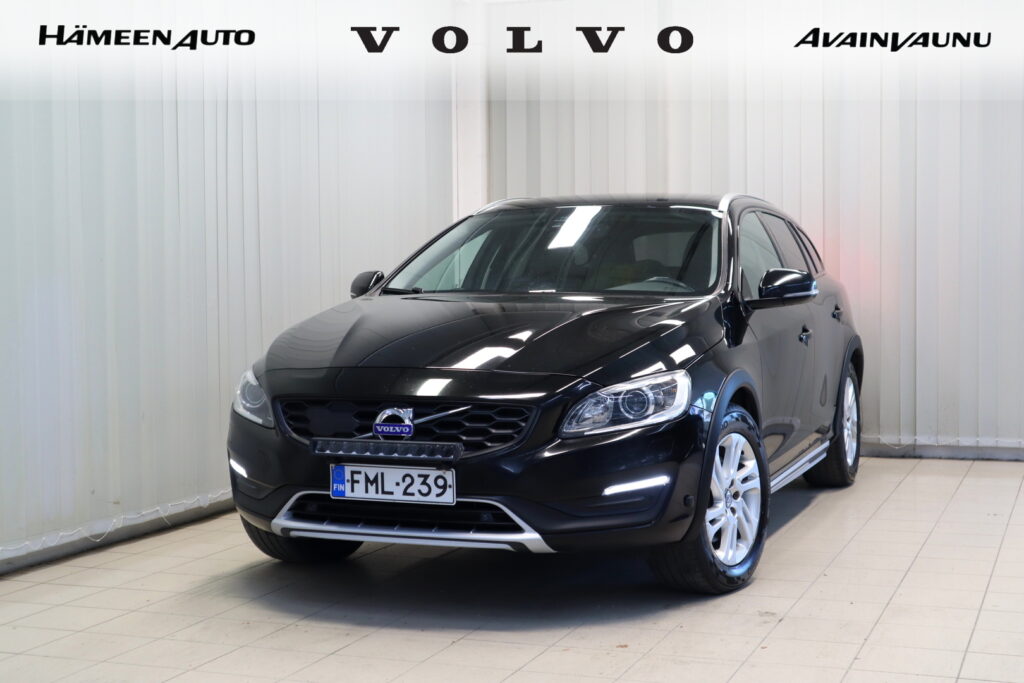 Volvo V60 Cross Country, image 1