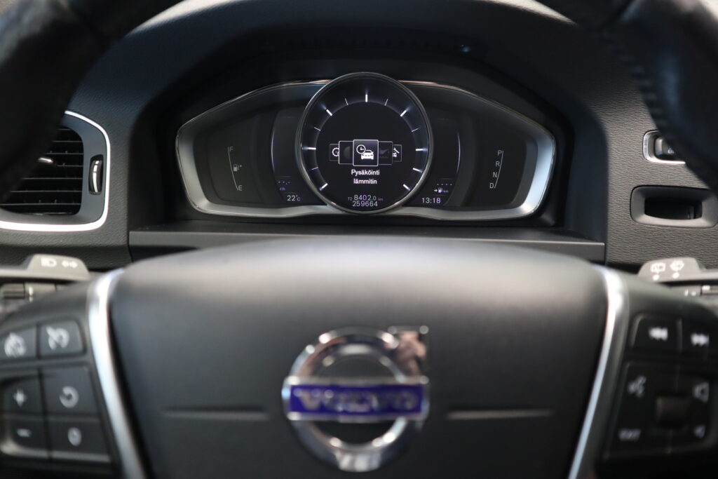 Volvo V60 Cross Country, image 11
