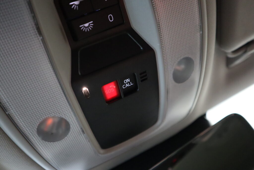 Volvo V60 Cross Country, image 12