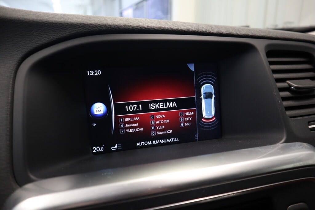 Volvo V60 Cross Country, image 15