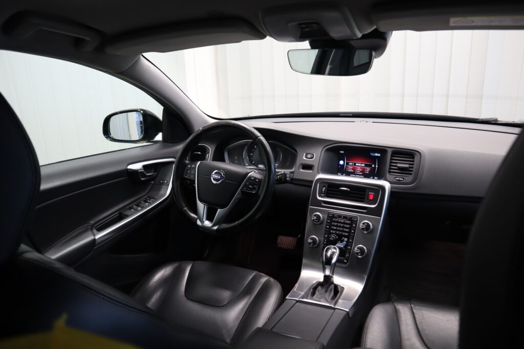 Volvo V60 Cross Country, image 17