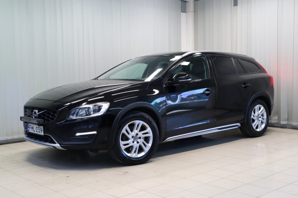 Volvo V60 Cross Country, image 2