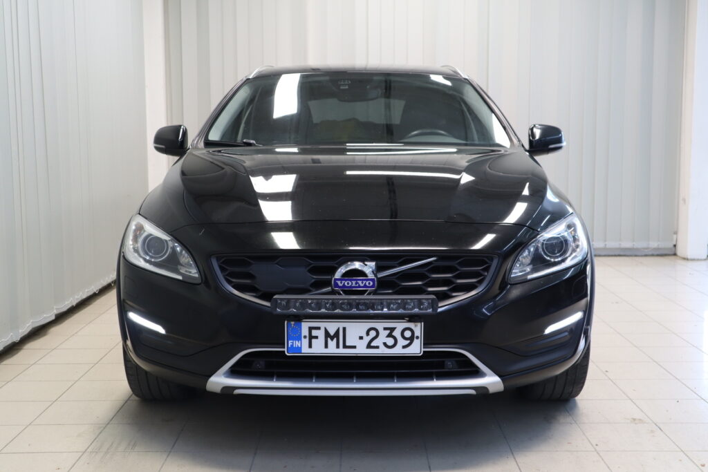 Volvo V60 Cross Country, image 3