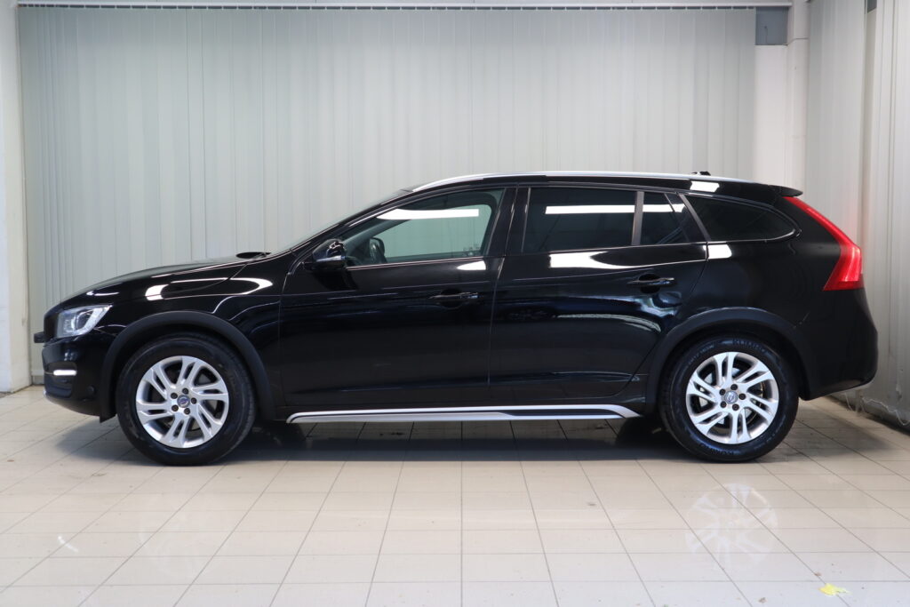 Volvo V60 Cross Country, image 4