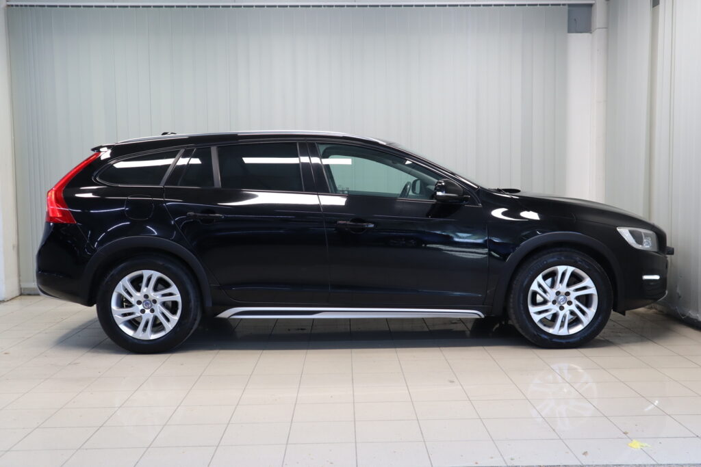 Volvo V60 Cross Country, image 5