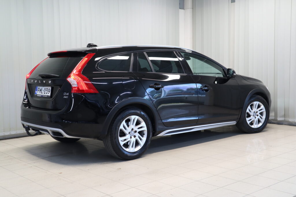 Volvo V60 Cross Country, image 6