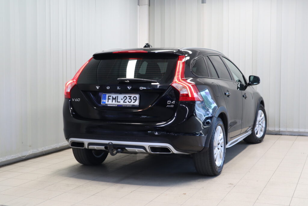 Volvo V60 Cross Country, image 7