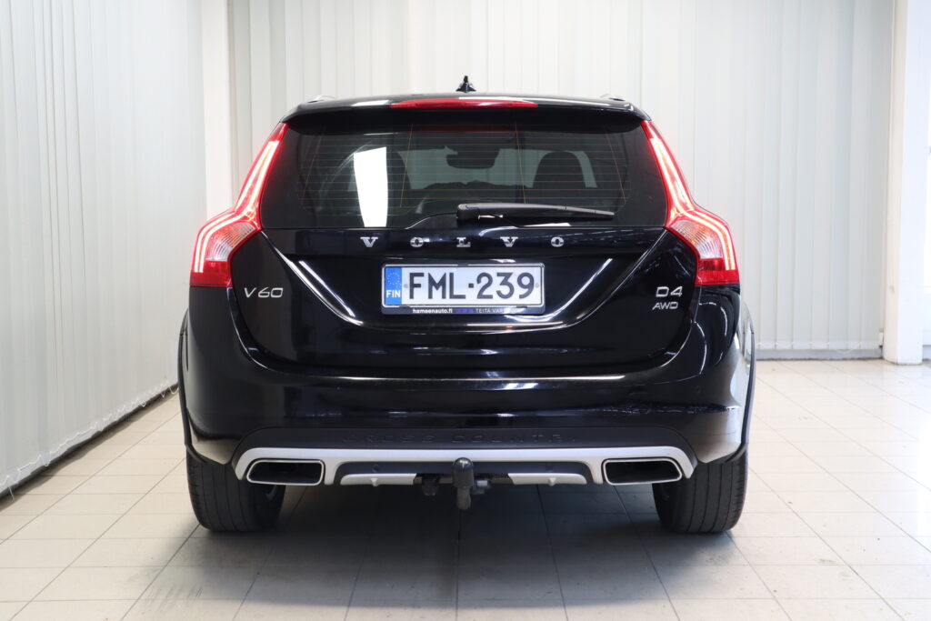Volvo V60 Cross Country, image 8