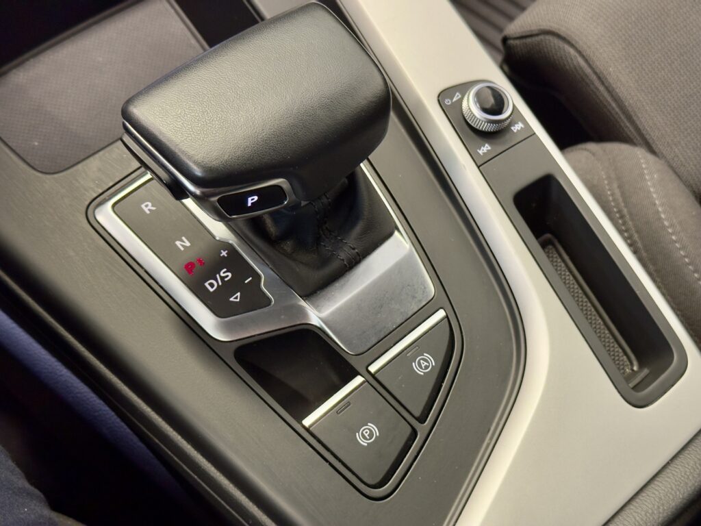 Audi A4, image 16