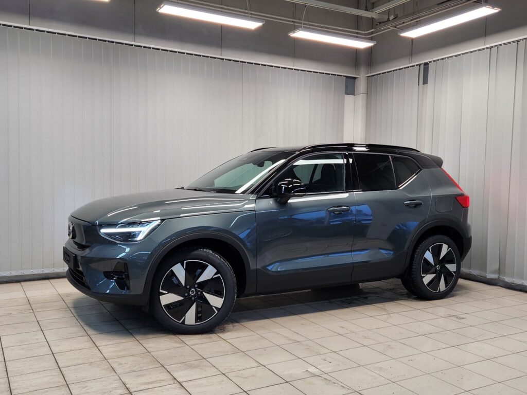 Volvo EX40, image 2