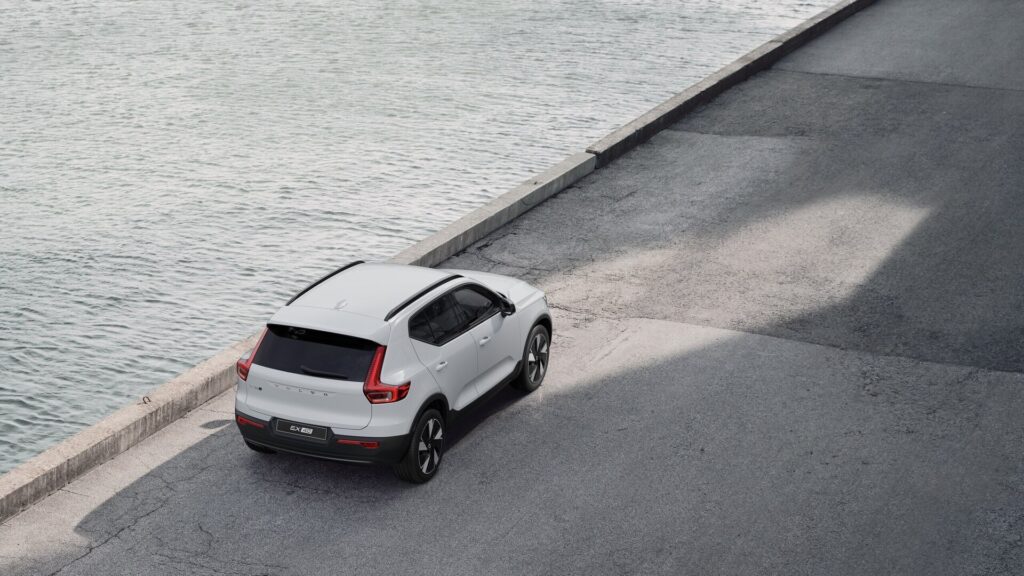 Volvo EX40, image 3