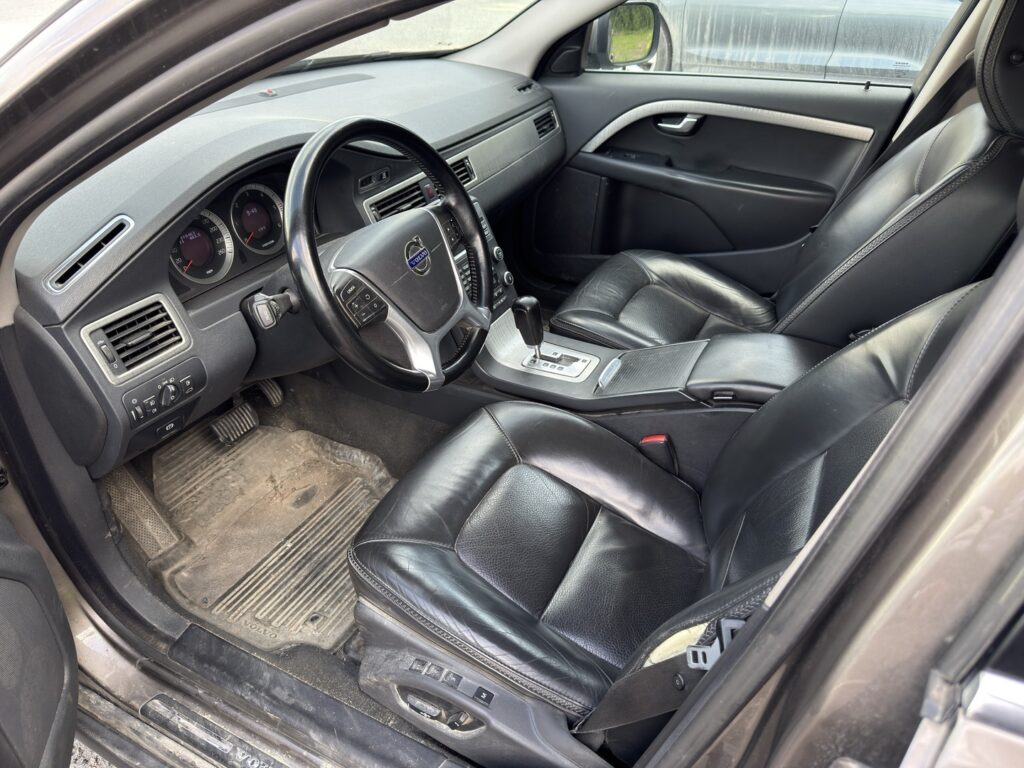 Volvo XC70, image 2