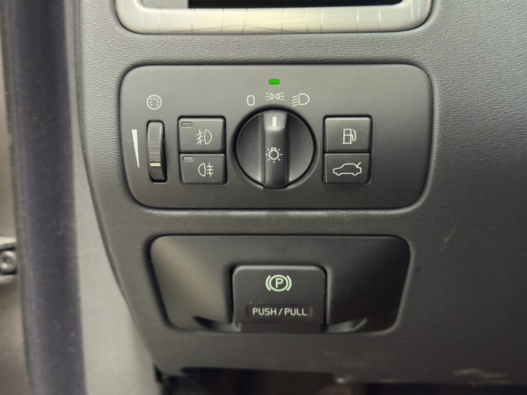 Volvo XC70, image 19